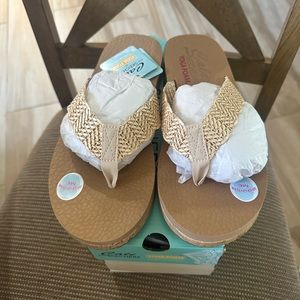 Women’s size 9 sketcher sandals